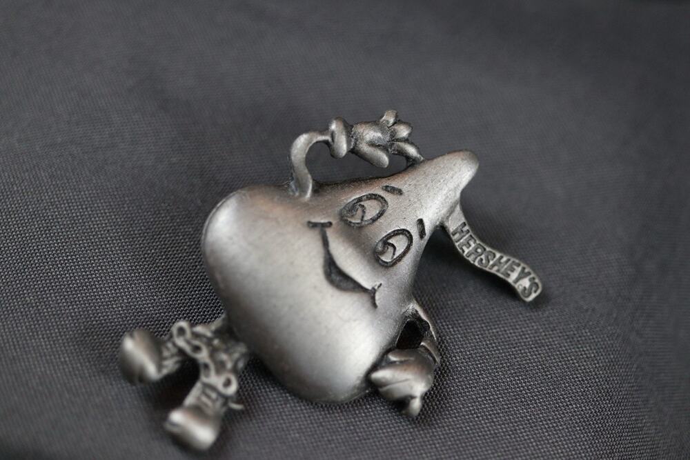 VINTAGE PEWTER METAL HERSHEYS KISS PIN Brooch MADE IN USA BB2